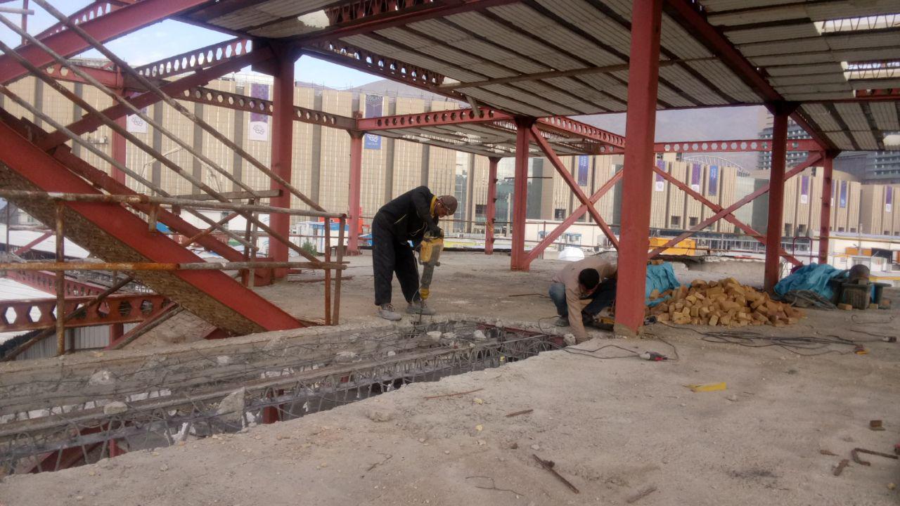 تخریب سقف عرشه فولادی به وسیله هیلتی 12کیلویی